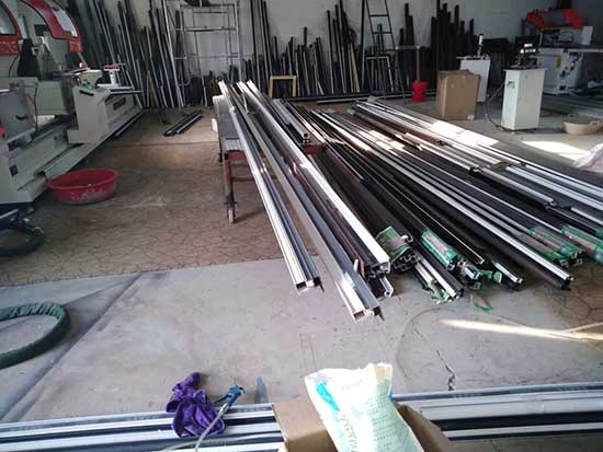 断桥铝填充聚氨酯保温材料