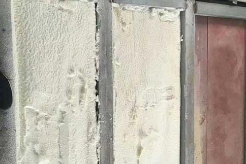 木屋聚氨酯喷涂保温隔音民宿喷涂发泡保温(图3) 木屋聚氨酯喷涂保温隔音民宿喷涂发泡保温